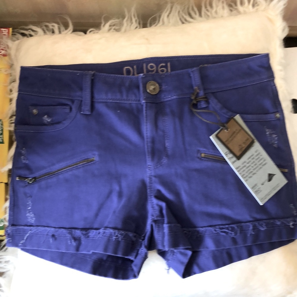 DL1961 Stella 4 way stretch distressed Jean shorts sz 26”